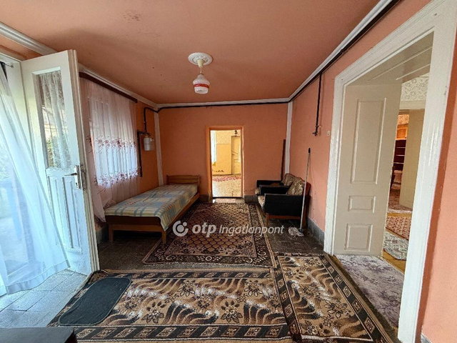 Eladó családi ház, Komádiban 8.9 M Ft, 4 szobás