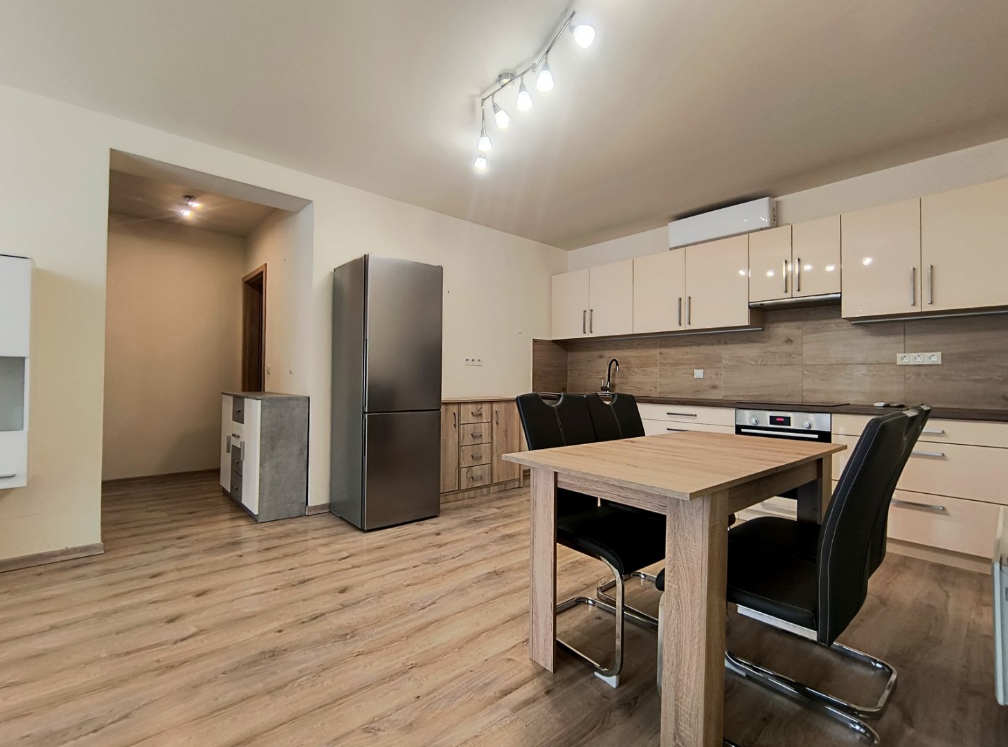 2 bed · 90m² · 250.000 ft