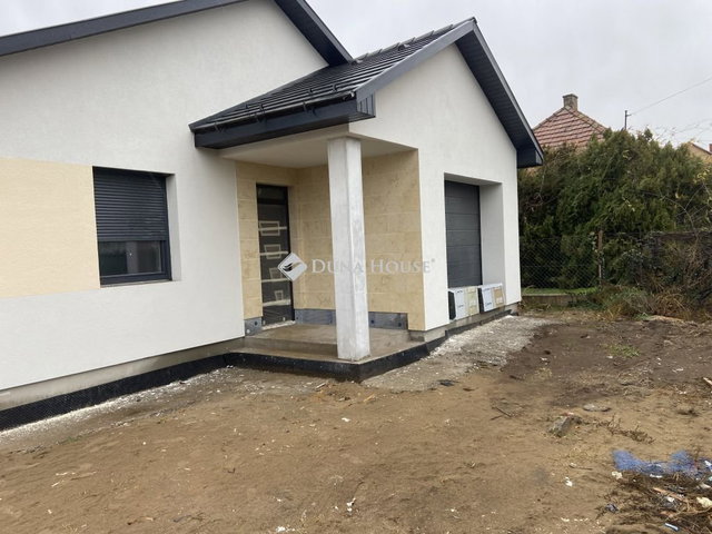 Eladó családi ház, Dabason 89.9 M Ft, 4 szobás