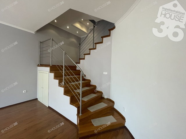 Eladó téglalakás, Kecskeméten 74 M Ft, 3 szobás