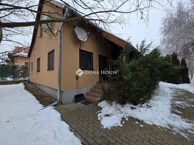 Eladó családi ház, Tiszafüreden 80 M Ft, 6 szobás