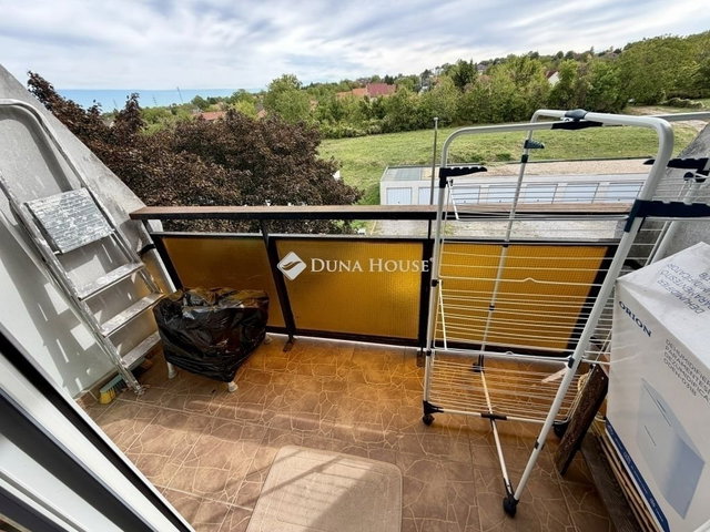 Eladó panellakás, Pécsett 44.99 M Ft, 3 szobás