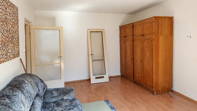 Eladó panellakás, Debrecenben 40 M Ft, 2 szobás