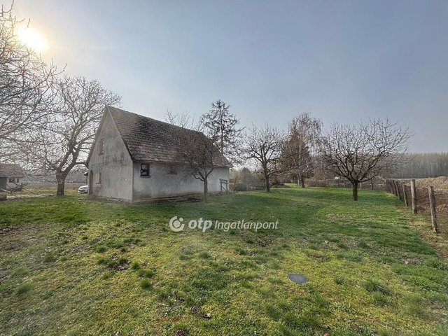 Eladó családi ház, Mohácson 30 M Ft, 2 szobás
