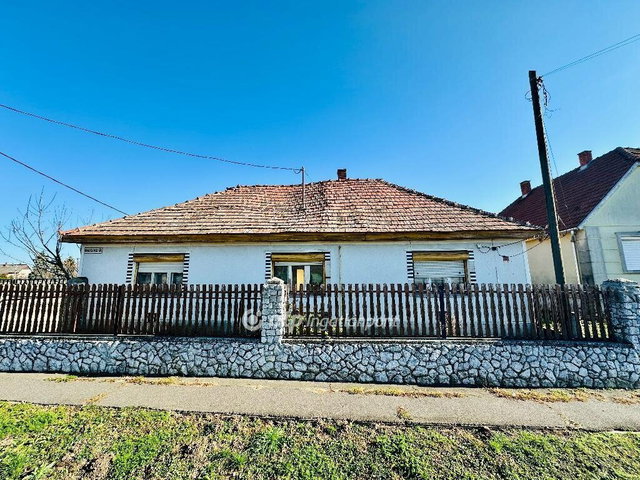 Eladó családi ház, Mezőnyárádon 6.99 M Ft, 3 szobás