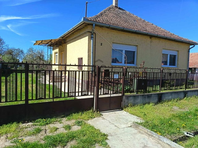 Eladó családi ház, Zsákán 17 M Ft, 3 szobás