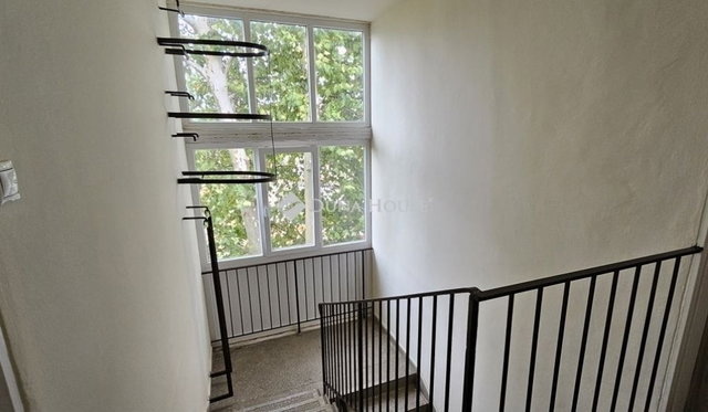 Eladó panellakás, Pécsett 30.4 M Ft, 2 szobás