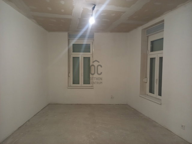 Eladó családi ház, Pápán 53 M Ft, 6 szobás