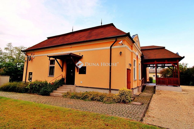Eladó családi ház, Csépen 122 M Ft, 8 szobás