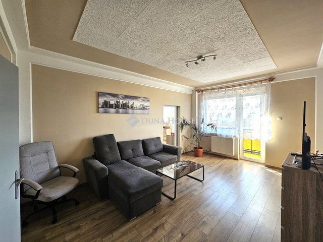 Eladó panellakás, Nyergesújfaluban, Esze Tamás utcában 43 M Ft