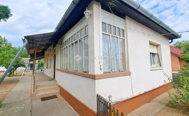 Eladó családi ház, Tápiószecsőn 49.9 M Ft, 3 szobás