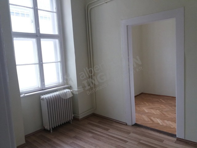 Kiadó téglalakás, albérlet, V. kerületben, Nádor utcában