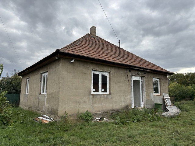 Eladó családi ház, Tiszakeszin 8 M Ft, 3 szobás