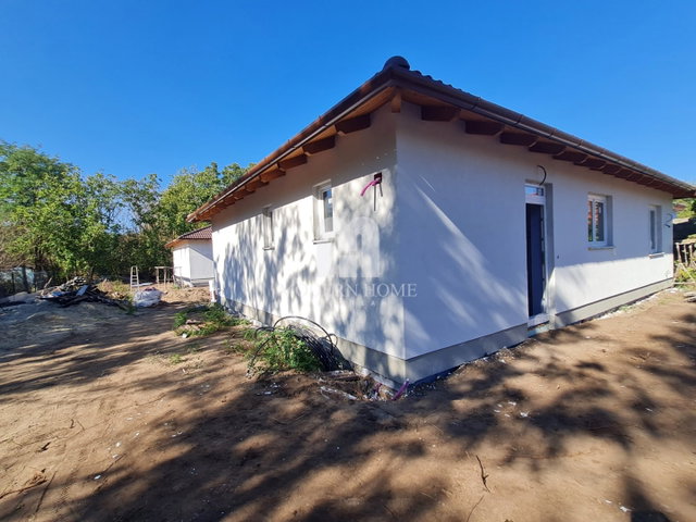 Eladó családi ház, Székesfehérvárott 97.5 M Ft, 4 szobás