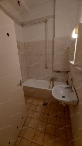 Kiadó hotel, Kecskeméten 1400 E Ft / hó, 14 szobás