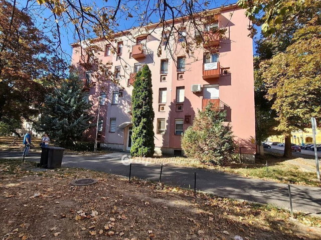 Eladó téglalakás, Szekszárdon 29.9 M Ft, 2+1 szobás