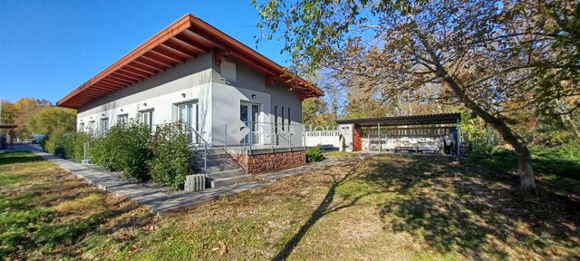 Eladó üzlethelyiség, Balatonalmádiban 390 M Ft, 5 szobás