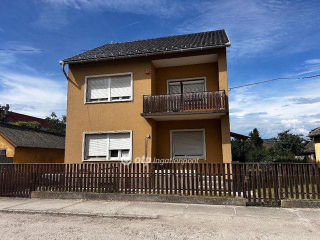 Eladó családi ház, Dunavecsén 79 M Ft, 5 szobás