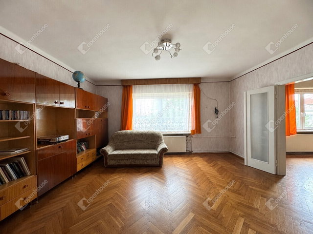 Eladó családi ház, Csepregen 46.8 M Ft, 5 szobás