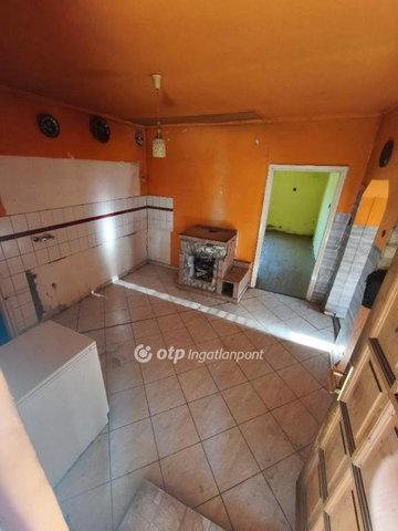 Eladó családi ház, Varbón 7.5 M Ft, 2 szobás