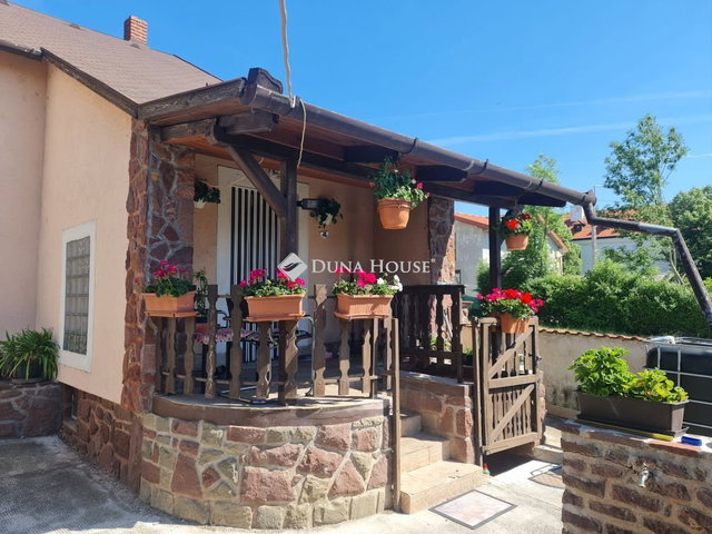 Eladó családi ház, Balatonalmádiban 93 M Ft, 4 szobás