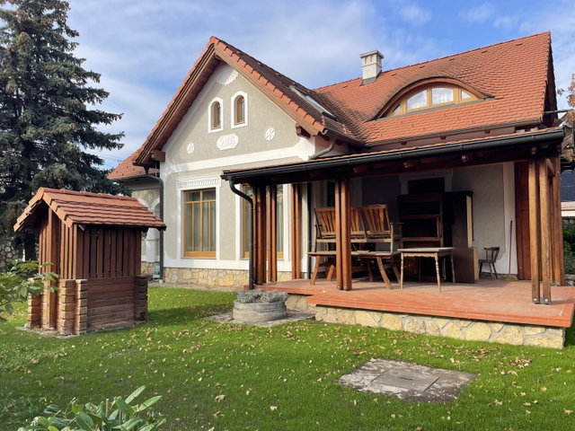 Eladó családi ház, Veszprémben 215 M Ft, 6 szobás