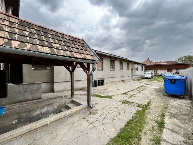 Eladó családi ház, Gyálon 475 M Ft, 10 szobás
