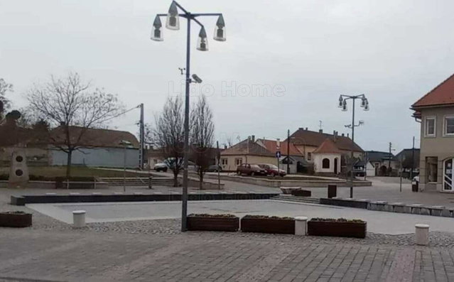 Eladó üzlethelyiség, Mosonmagyaróváron 35.7 M Ft, 2 szobás