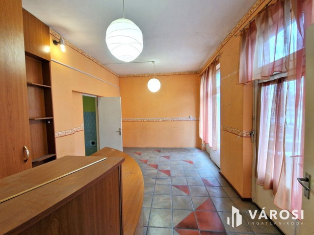 Eladó üzlethelyiség, Békéscsabán 26 M Ft, 1 szobás
