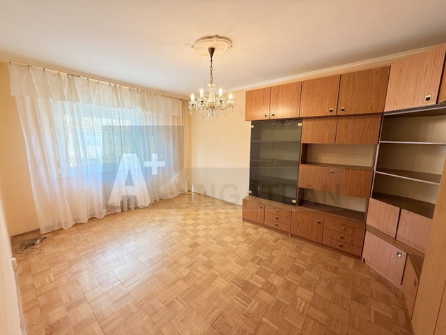 Eladó panellakás, Szegeden 51.9 M Ft, 2 szobás