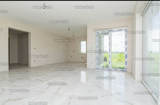 Eladó családi ház, Taksonyon 149.99 M Ft, 4 szobás