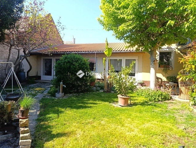 Eladó családi ház, Mohácson 72 M Ft, 3+1 szobás