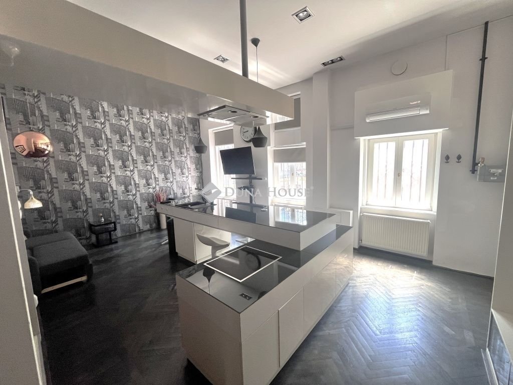 Lakás · 3 hálószoba · 112 m² · 212.800.000 Ft