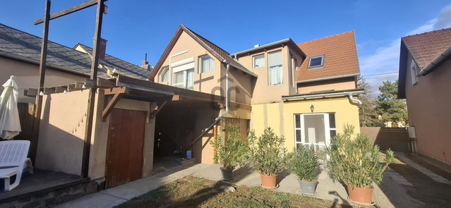 Eladó családi ház, Balatonkenesén, Fő utcában 125 M Ft