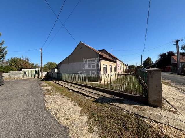 Eladó családi ház, Szombathelyen 36 M Ft, 4 szobás