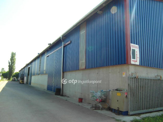 Eladó ipari ingatlan, Békéscsabán 330 M Ft