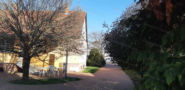 Eladó családi ház, Szolnokon 97 M Ft, 4+1 szobás