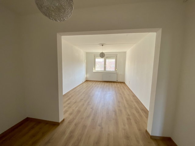 Eladó panellakás, Veszprémben 55.9 M Ft, 1+2 szobás