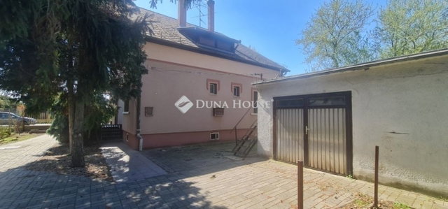 Eladó családi ház, Vecsésen 110 M Ft, 5 szobás