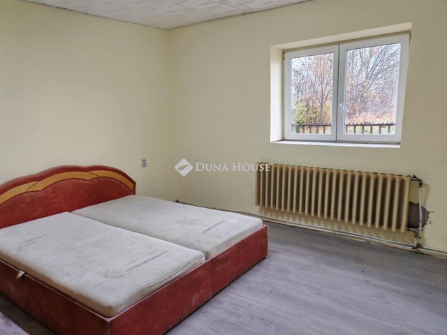 Eladó családi ház, Kisdombegyházon 8.5 M Ft, 3 szobás