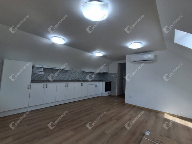 Kiadó téglalakás, albérlet, Komáromban 220 E Ft / hó, 2 szobás