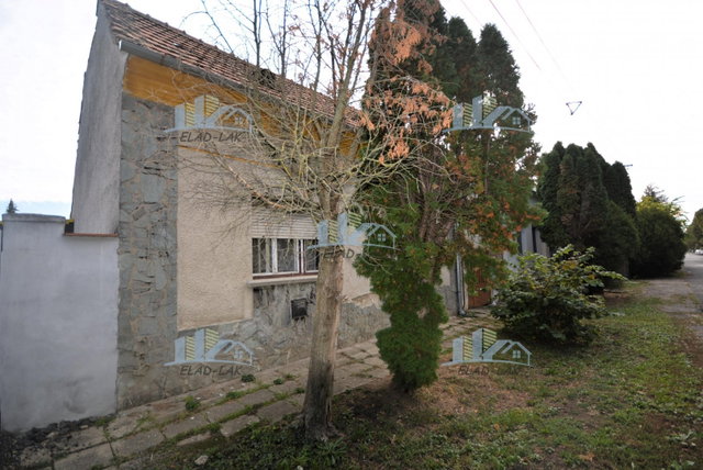 Eladó családi ház, Szombathelyen 32.5 M Ft, 2 szobás
