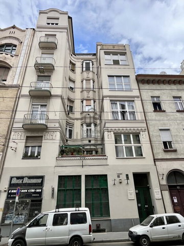 Eladó téglalakás, Budapesten, VI. kerületben 62.5 M Ft, 2 szobás