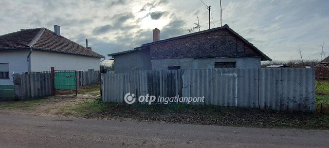 Eladó családi ház, Tiszaföldváron 5.999 M Ft, 1+1 szobás