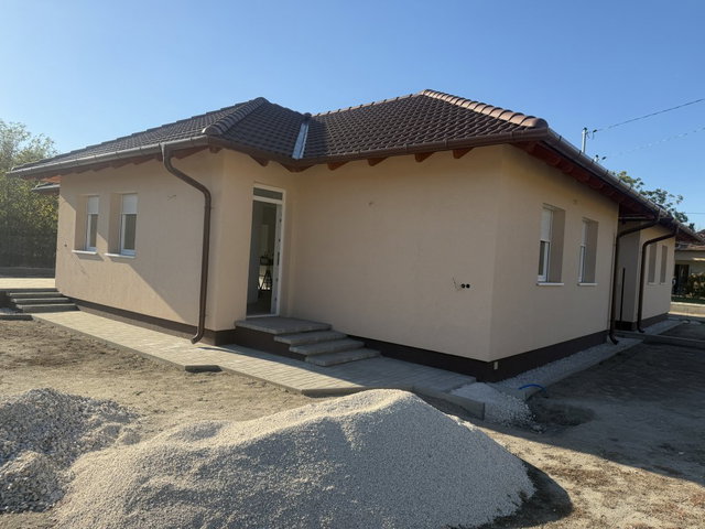 Eladó ikerház, Bugyin 96 M Ft, 3 szobás / költözzbe.hu