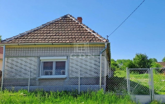 Eladó családi ház, Olaszfán 21.9 M Ft, 2 szobás