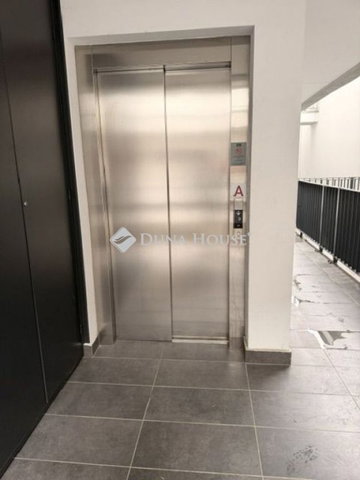 Eladó téglalakás, Budapesten, VIII. kerületben 89 M Ft, 2 szobás