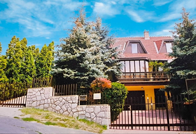 Eladó családi ház, Esztergomban 149.9 M Ft, 7 szobás