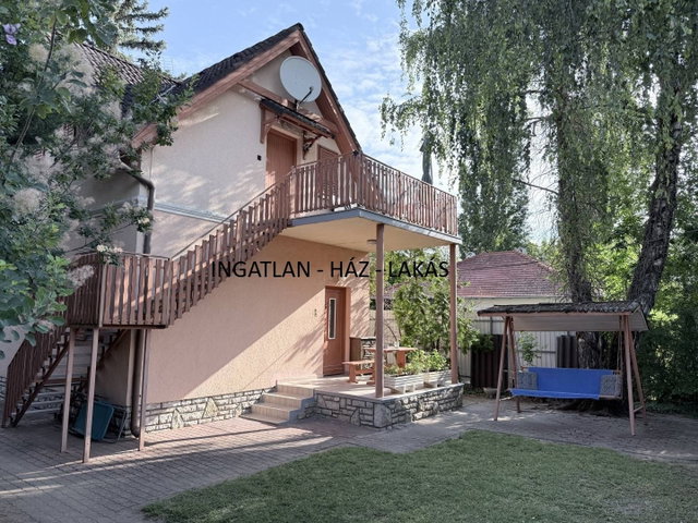 Eladó nyaraló, Siófokon 136 M Ft, 3+4 szobás