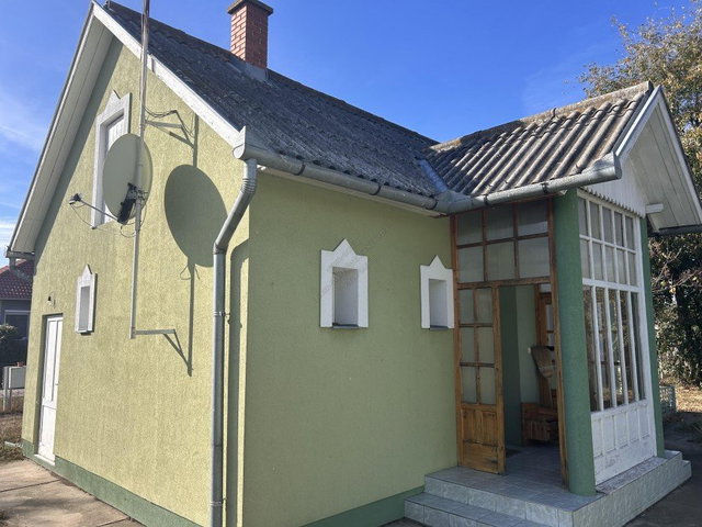 Eladó családi ház, Hódmezővásárhelyen 29.999 M Ft, 1 szobás